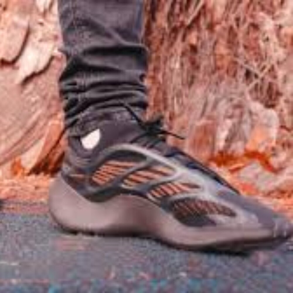 Adidas Yeezy 700 V3 Clay Brown Sneaker Men Size 8.5